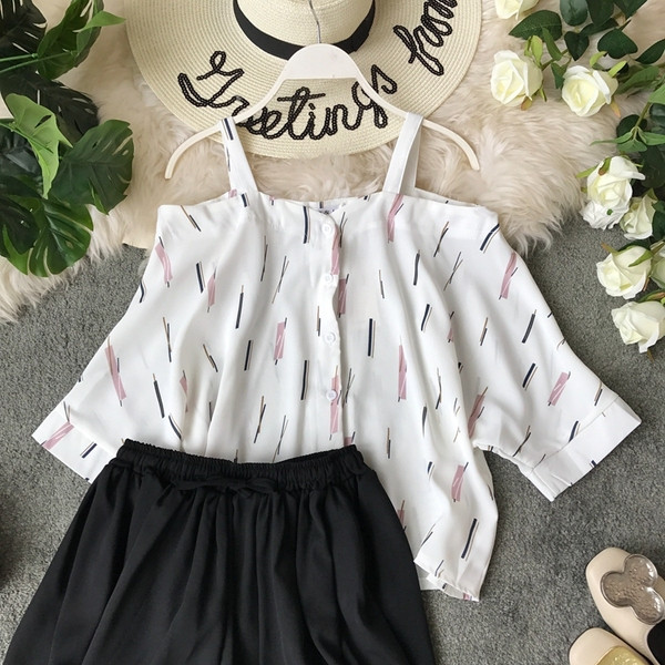 Set modern de pantaloni scurți și bluză de damă