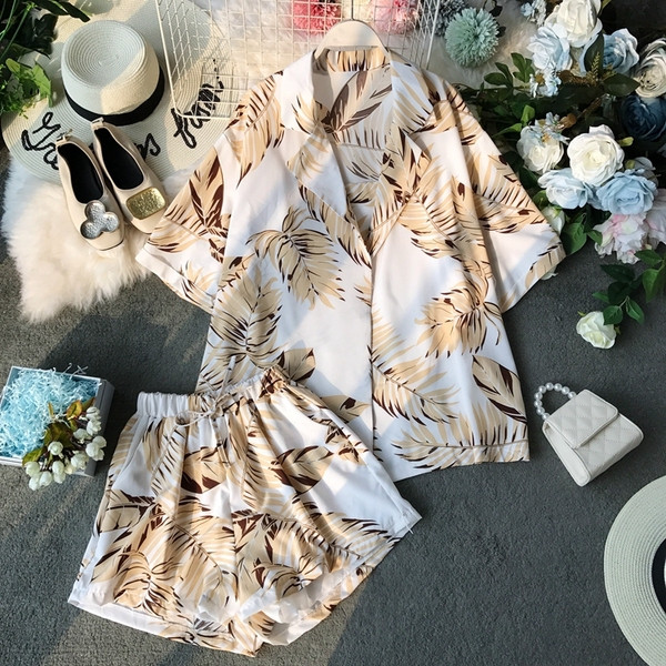 Set modern de dama cu model floral in trei culori