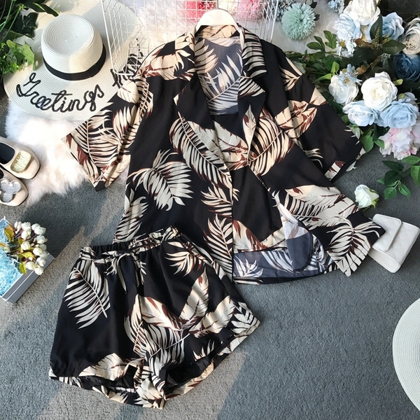 Set modern de dama cu model floral in trei culori