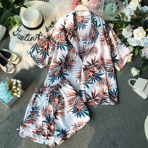 Set modern de dama cu model floral in trei culori