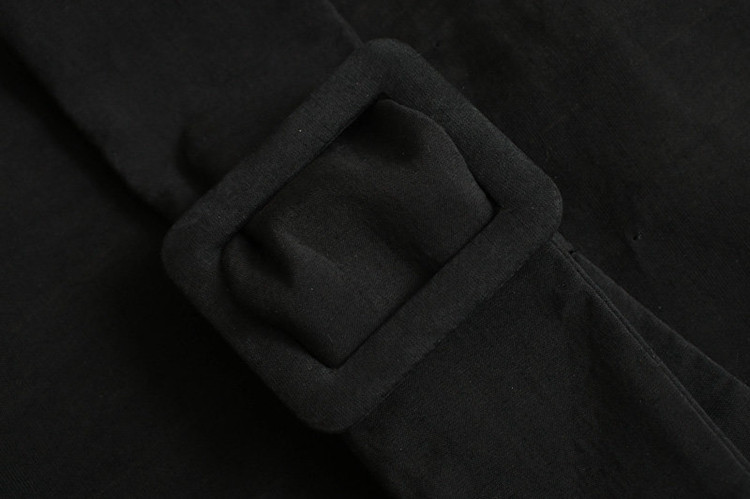 Rochie scurtă cu curea de culoare neagră