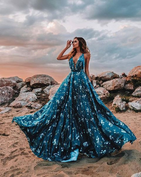 Rochie lungă de damă model NOU cu decolteu adânc în albastru