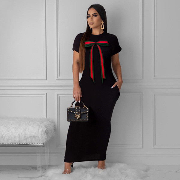 Alkalmi női hosszú ruha fekete szalaggal