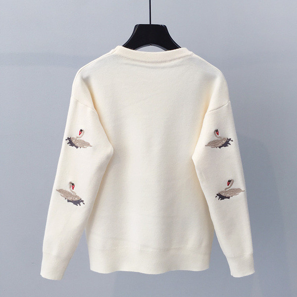 ÚJ Aktuális női téli pulóver hímzéssel