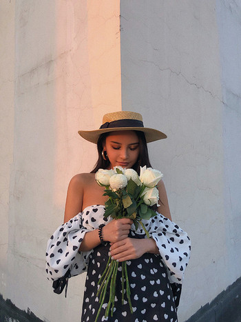 Rochie scurtă de damă actuală cu mâneci căzute