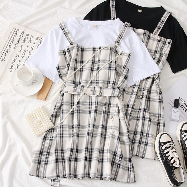 Női kockás ruha fehér és fekete színben, rövid ujjal