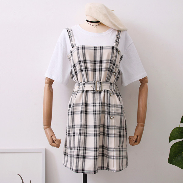 Női kockás ruha fehér és fekete színben, rövid ujjal