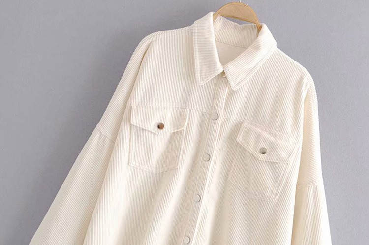 Джинсово яке в бял цвят с копчета и джобове