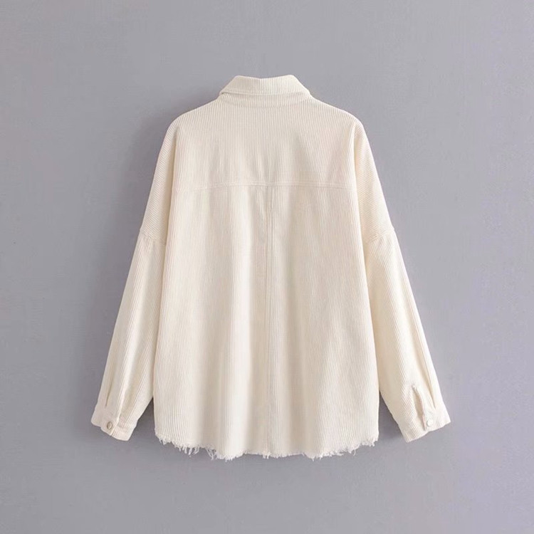 Джинсово яке в бял цвят с копчета и джобове