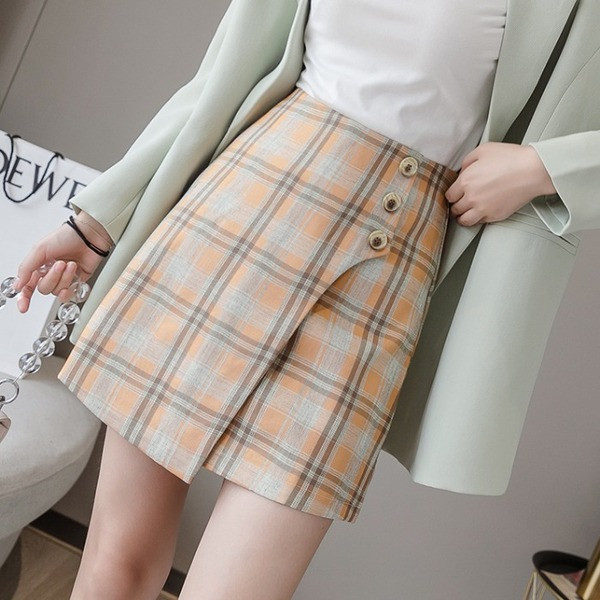 Kockás női szoknya három színben, magas derékkal, gombokkal