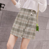 Kockás női szoknya két színben, gombokkal