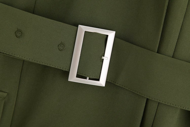 Rövid zöld ruha gombokkal és övvel