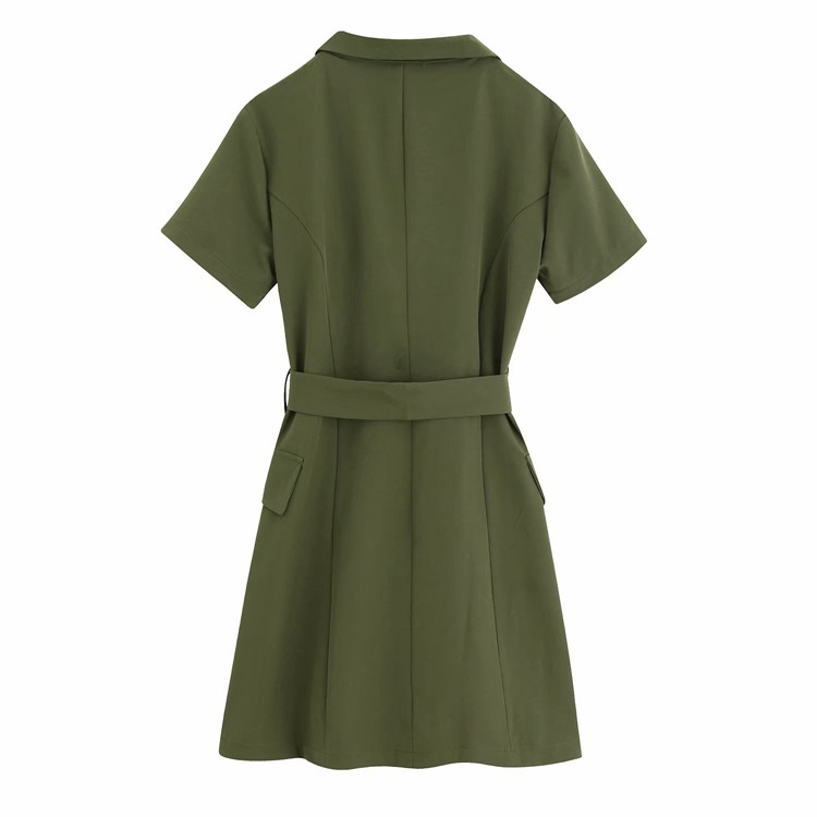 Rövid zöld ruha gombokkal és övvel