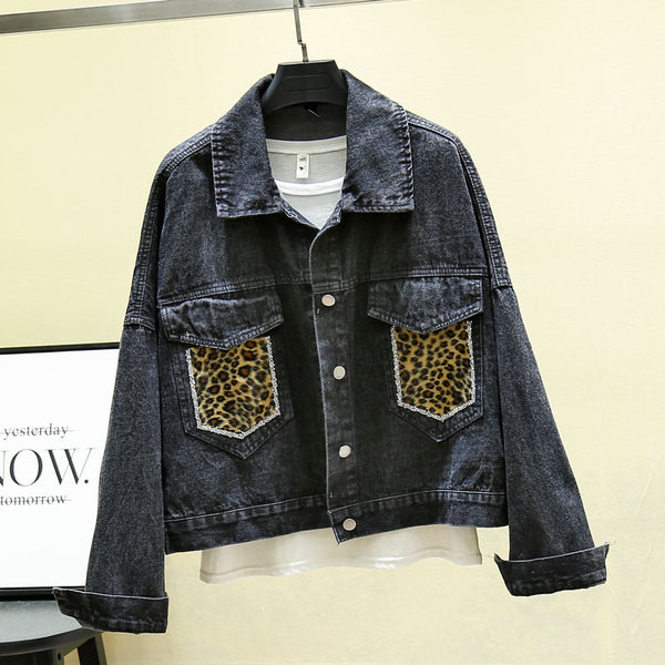 Új modell női farmerdzseki zsebekkel, két színben