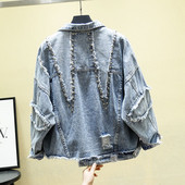 Széles modell farmerdzseki fém elemekkel, szakadt motívumokkal