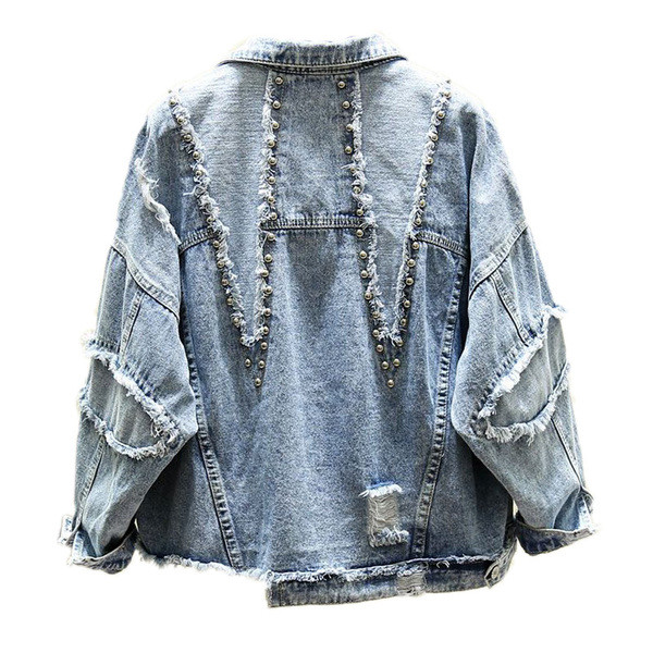 Széles modell farmerdzseki fém elemekkel, szakadt motívumokkal