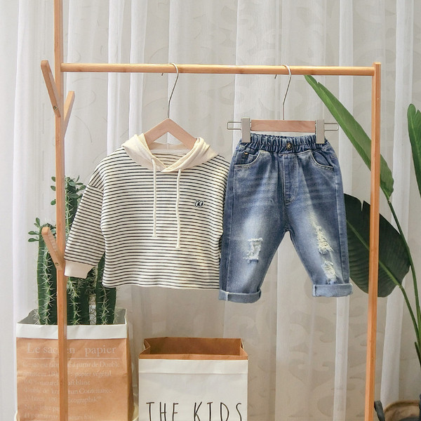 Blugi moderni pentru copii cu motive rupte in albastru