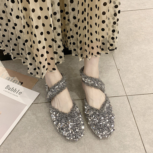 Modern női cipő flitterekkel, két színben