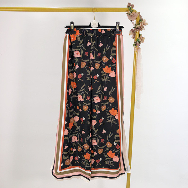 Pantaloni lungi moderni cu model floral si margini