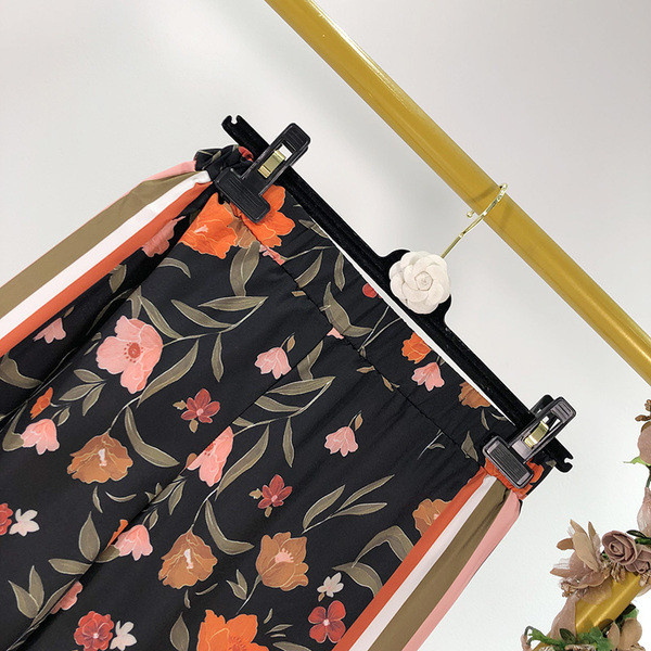 Pantaloni lungi moderni cu model floral si margini