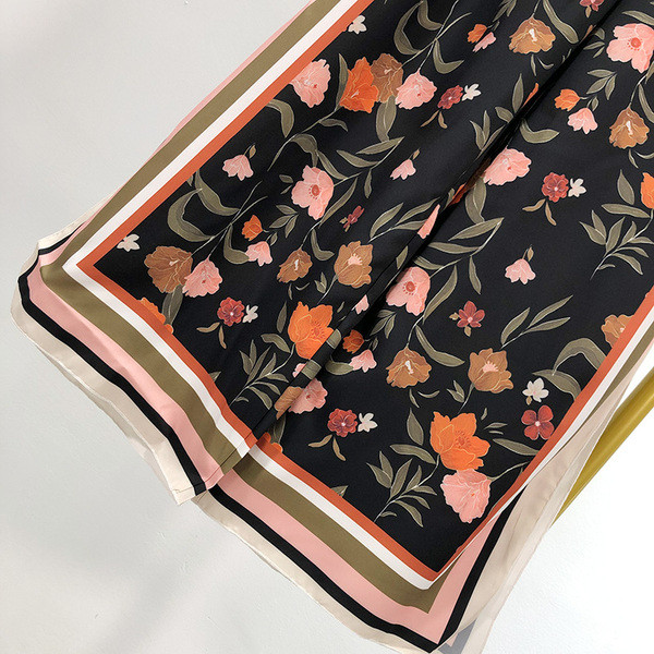 Pantaloni lungi moderni cu model floral si margini