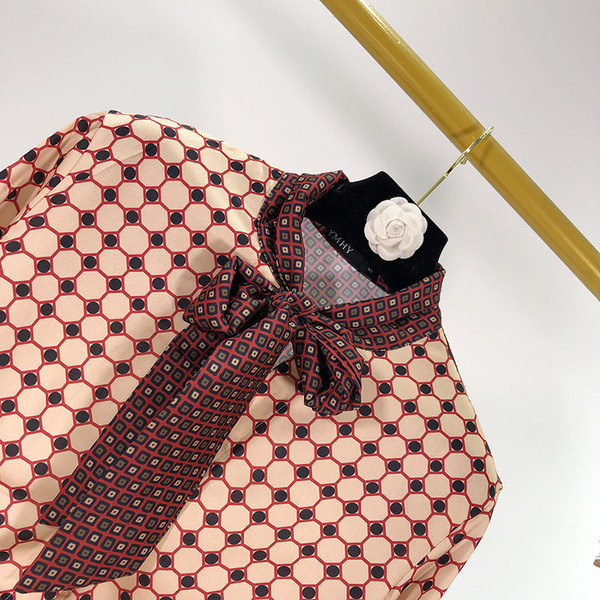 Elegáns, fűzős női ing