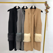 Női kötött mellény szőrzsebekkel