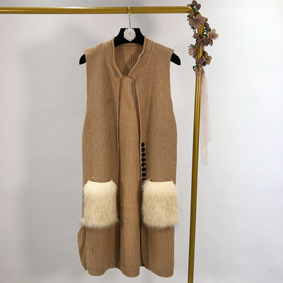 Női kötött mellény szőrzsebekkel