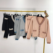 Női kötött mellény és szoknya szett