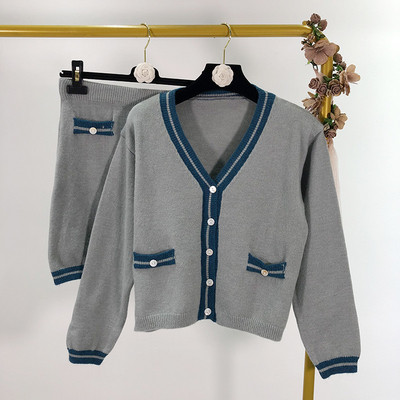 Női kötött mellény és szoknya szett