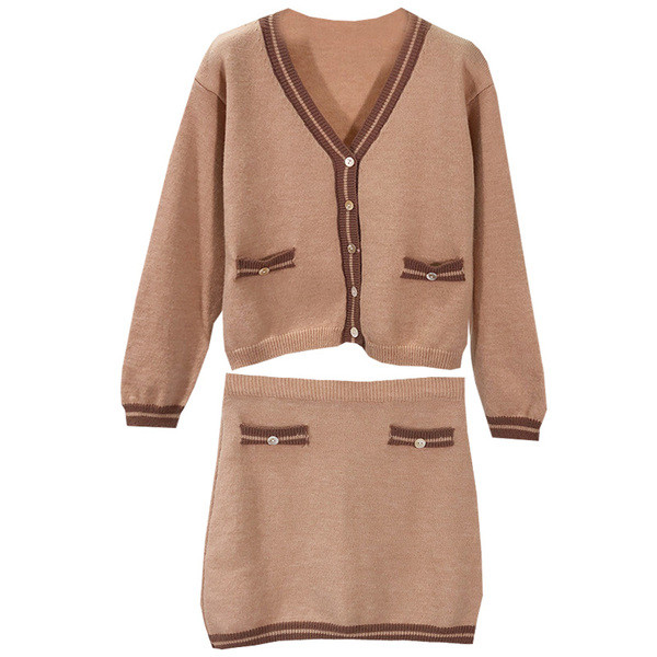 Női kötött mellény és szoknya szett