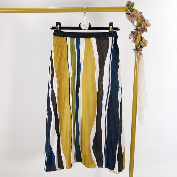 Redős női szoknya színes mintával