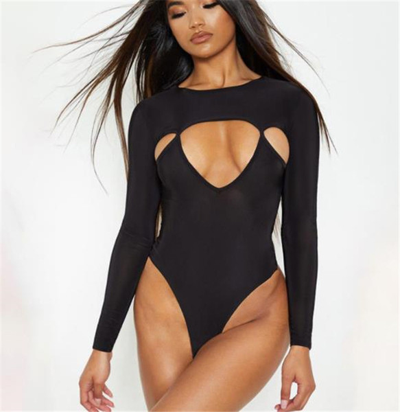 Modern női test fekete-kék kivágásokkal