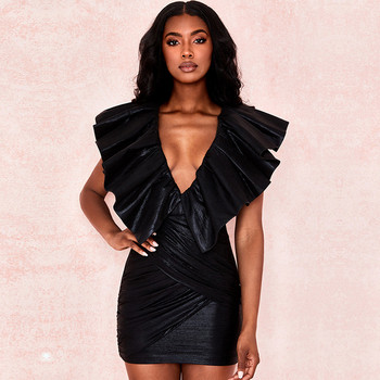 Stílusos női ruha Karcsú modell mély nyakkivágással, fekete színben