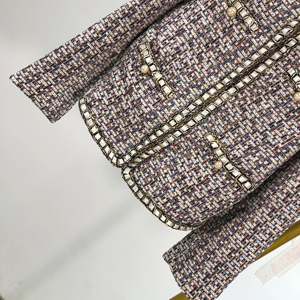 Elegáns kabát gyöngyház gombokkal