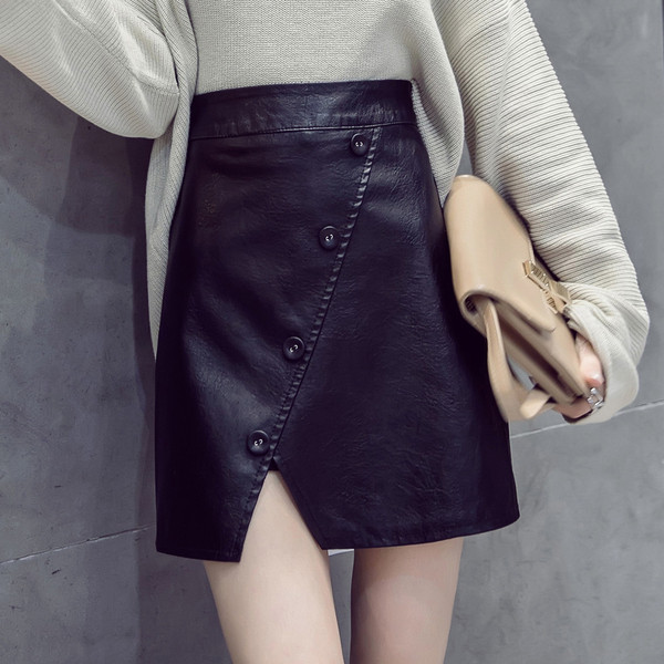 Aktuális női szoknya fekete színben, gombokkal