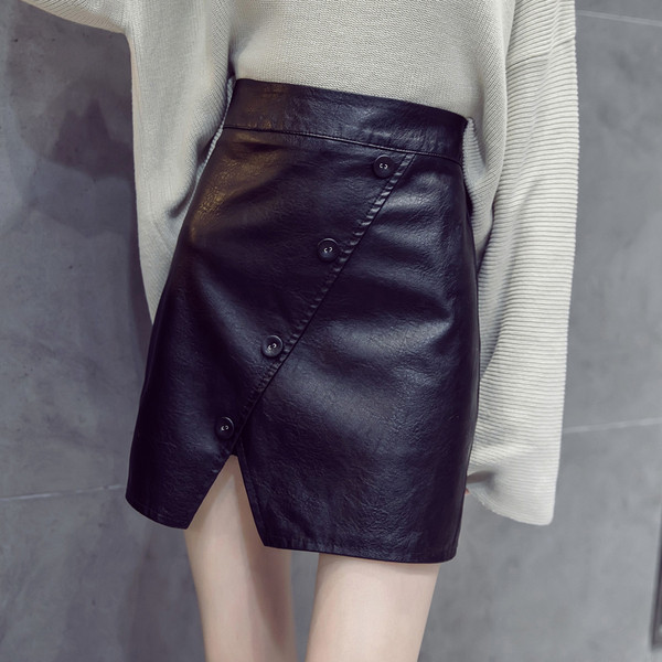 Aktuális női szoknya fekete színben, gombokkal