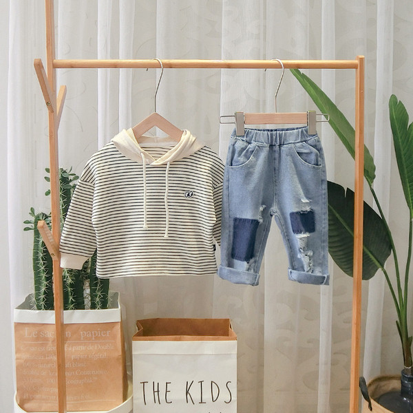 Blugi moderni pentru copii in albastru cu motive rupte pentru baieti