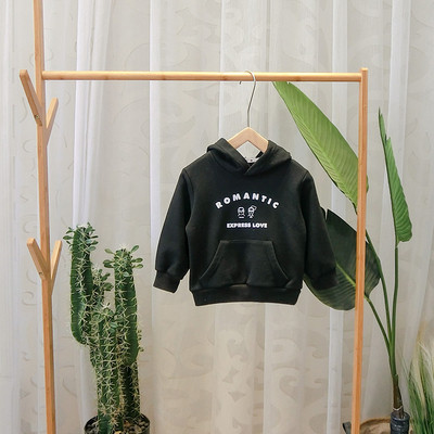 Új modell gyerek pulóver kapucnival és applikációval fiúknak többféle színben