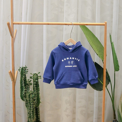 Új modell gyerek pulóver kapucnival és applikációval fiúknak többféle színben