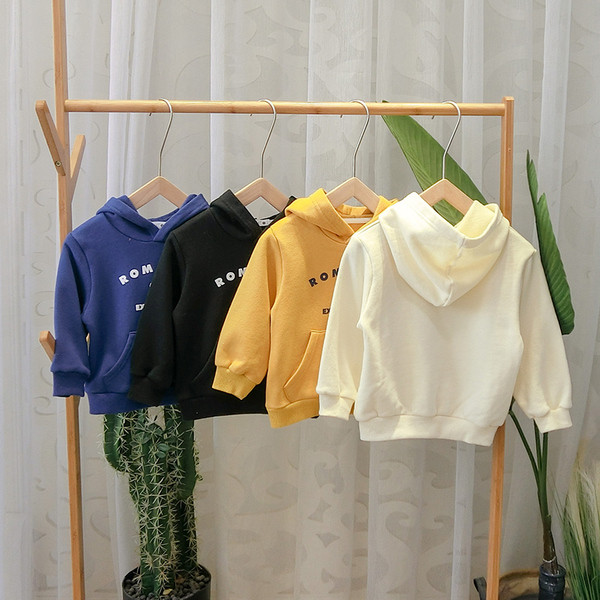 Új modell gyerek pulóver kapucnival és applikációval fiúknak többféle színben