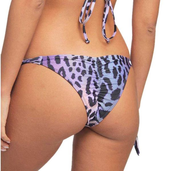 Női fürdőruha leopárd mintával és kövekkel lila színben