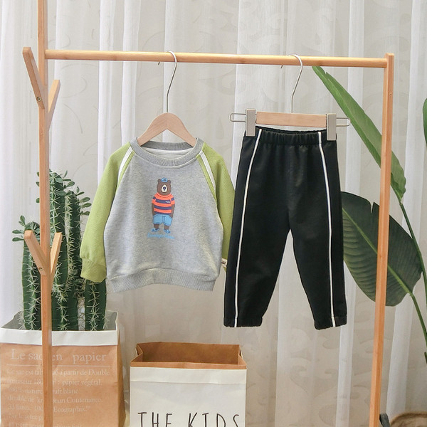 Aktuális szegélyes gyereknadrág fiúknak több színben