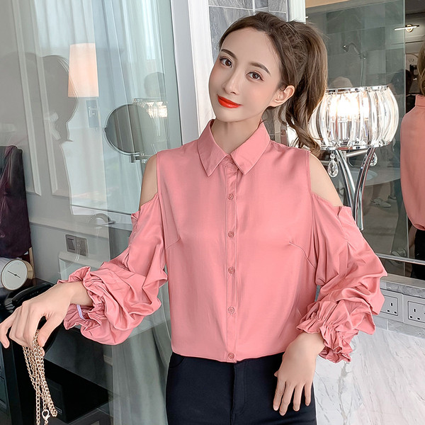 Cămașă modernă de damă în două culori cu nasturi și umerii goi