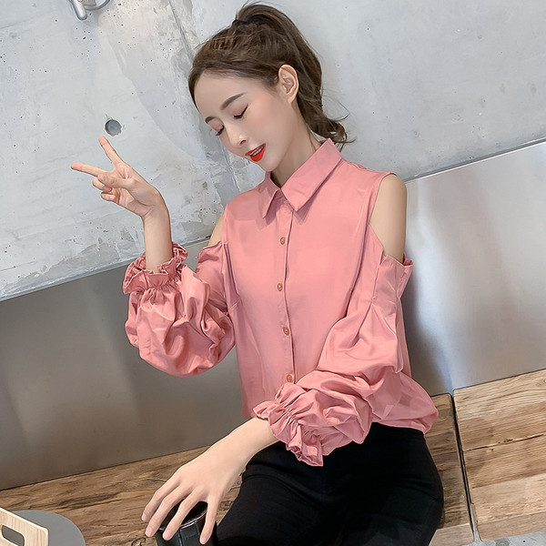 Cămașă modernă de damă în două culori cu nasturi și umerii goi