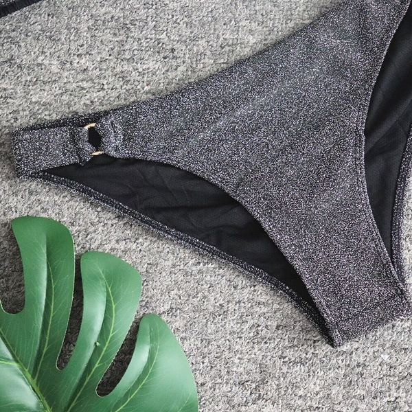 Costum de baie elegant din două piese, cu efect strălucitor