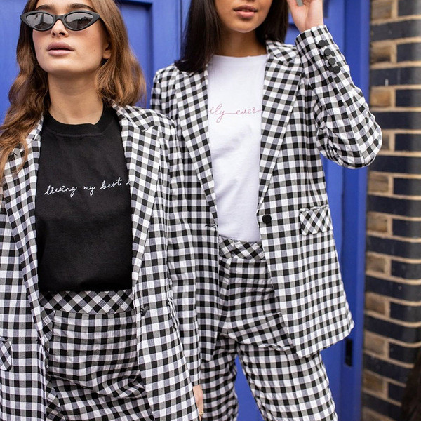 Costum de damă în carouri elegant în două părți, în alb și negru