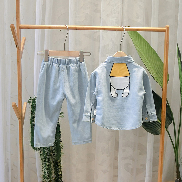 Actual set pentru copii din doua piese camasa + blugi cu aplicatie in albastru