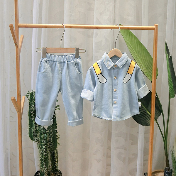 Актуален детски комплект от две части риза + дънки с апликация в син цвят