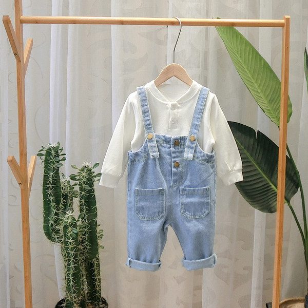 Gyermek farmer overall fiúknak kék színű zsebekkel és gombokkal